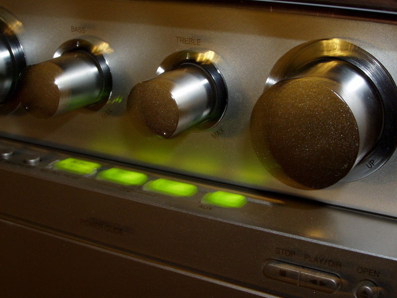 wzmacniacz_mocy_w_domowym_hifi.jpeg